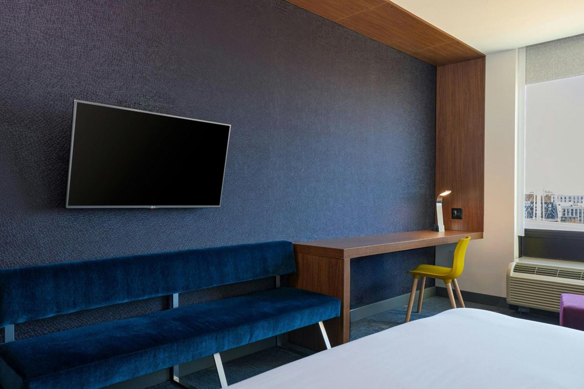 Отель Aloft Durham Downtown Экстерьер фото