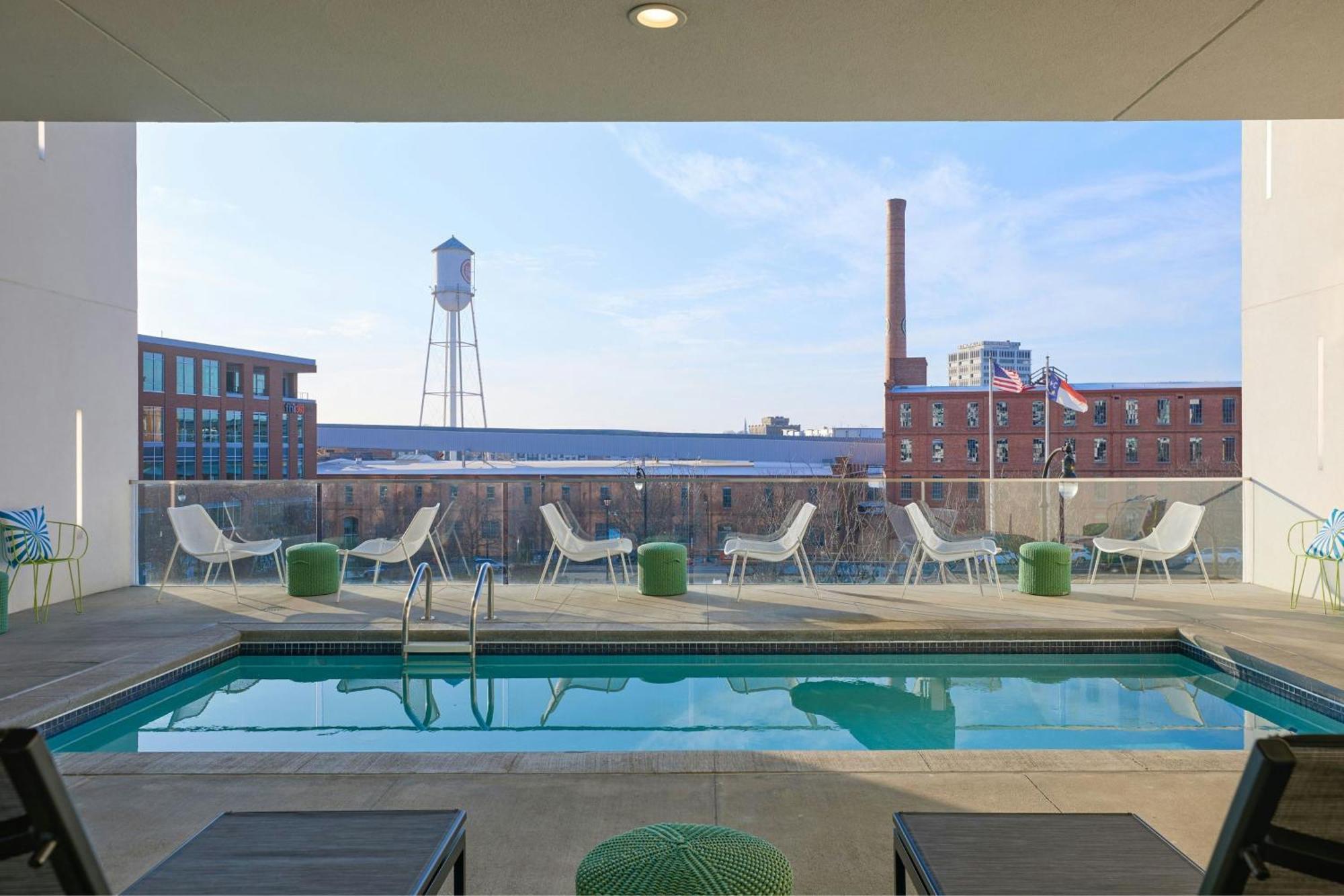 Отель Aloft Durham Downtown Экстерьер фото