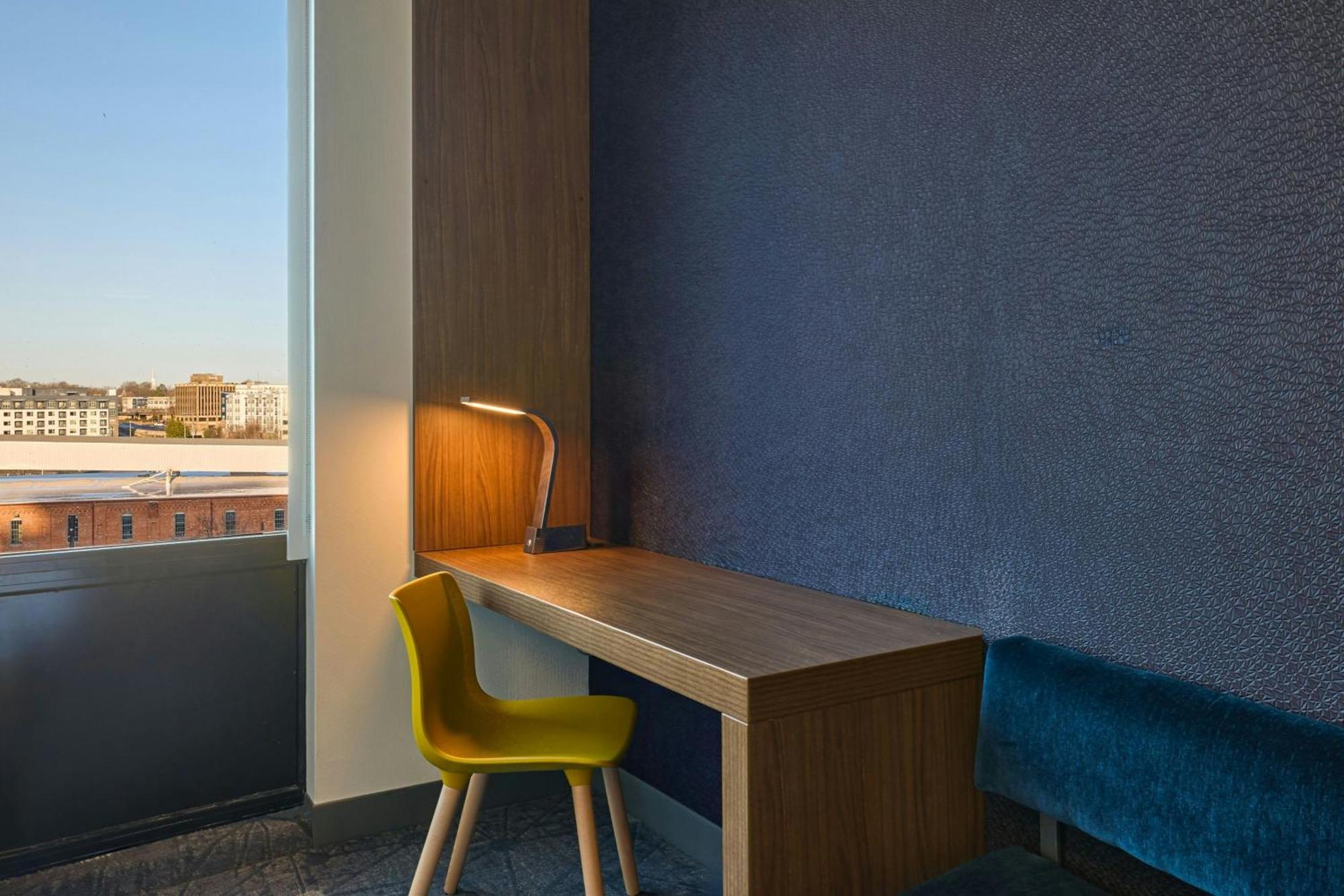 Отель Aloft Durham Downtown Экстерьер фото
